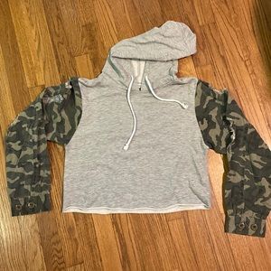 Gray sweatshirt cropped with camo sleeves